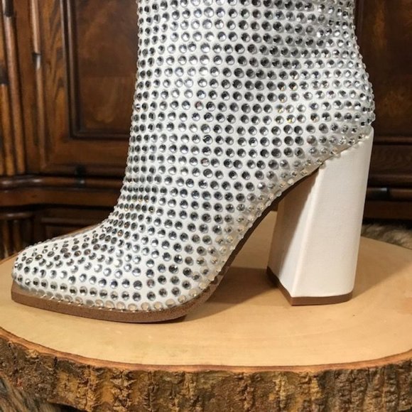 Jessica Simpson Lovelly Embellished Boot White - Picture 14 of 16